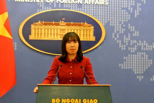 Việt[-]Nam[-]lên[-]tiếng[-]việc[-]tàu[-]chiến[-]Mỹ[-]áp[-]sát[-]đá[-]Vành[-]Khăn